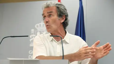Fernando Simón niega que España sufra una segunda ola de coronavirus: "Estos brotes, ahora mismo, representan brotes" Fernando Simón niega que España sufra una segunda ola de coronavirus: "Estos brotes, ahora mismo, representan brotes"
