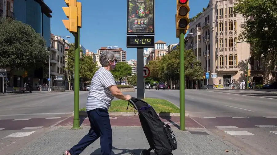 Primer día de ola de calor con temperaturas por encima de 40 grados según la Aemet Primer día de ola de calor con temperaturas por encima de 40 grados según la Aemet