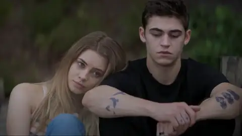 Josephine Langford y Hero Fiennes-Tiffin en 'After' Josephine Langford y Hero Fiennes-Tiffin en 'After'