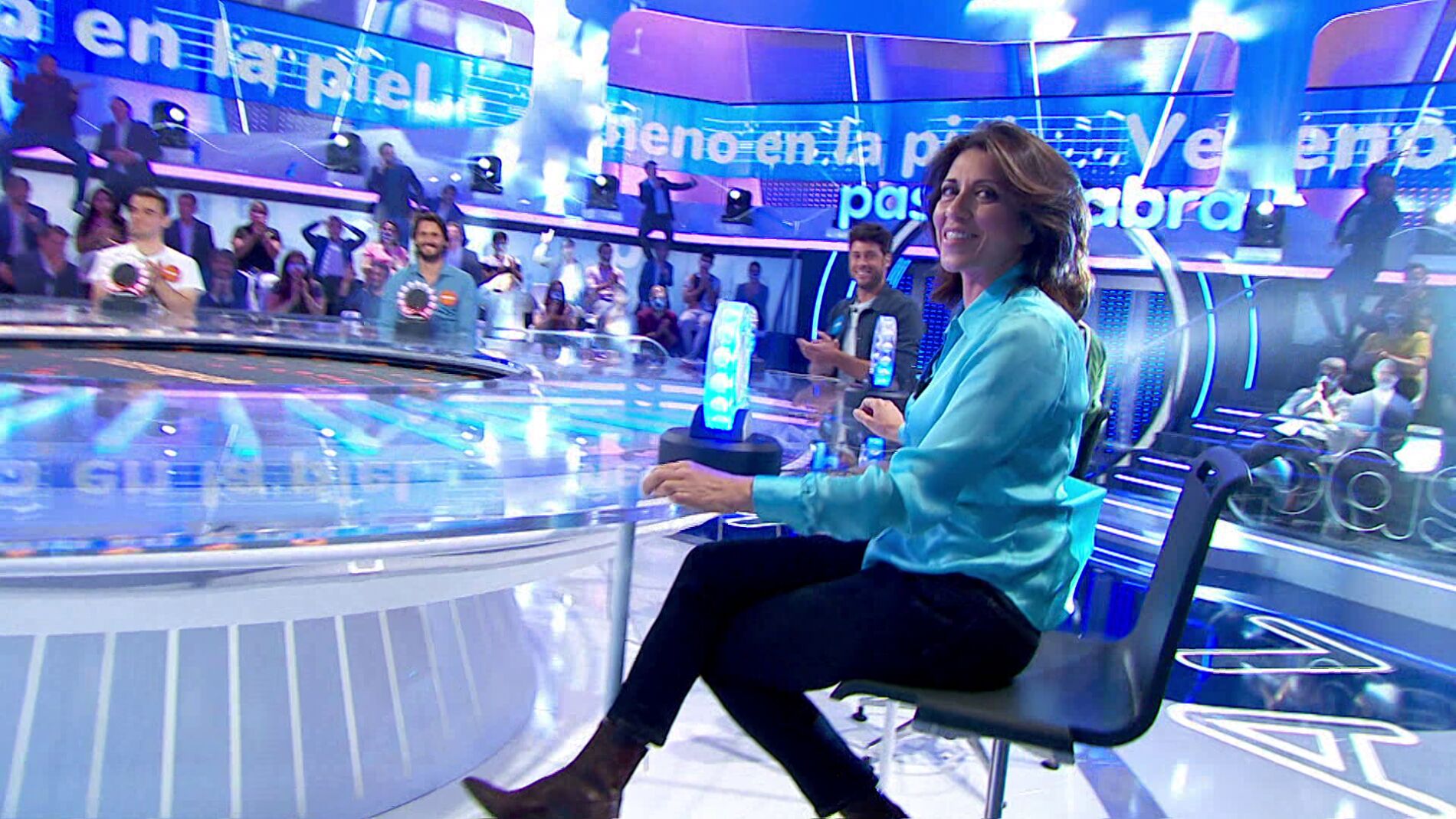 Alicia Borrachero canta como ‘Radio Futura’ en ‘La Pista’: “Es muy difícil coger el tono”