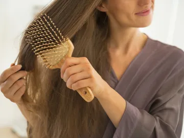 Cepillándose el pelo Cepillándose el pelo