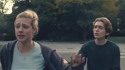 Lili Reinhart y Austin Abrams en 'Chemical Hearts' Lili Reinhart y Austin Abrams en 'Chemical Hearts'