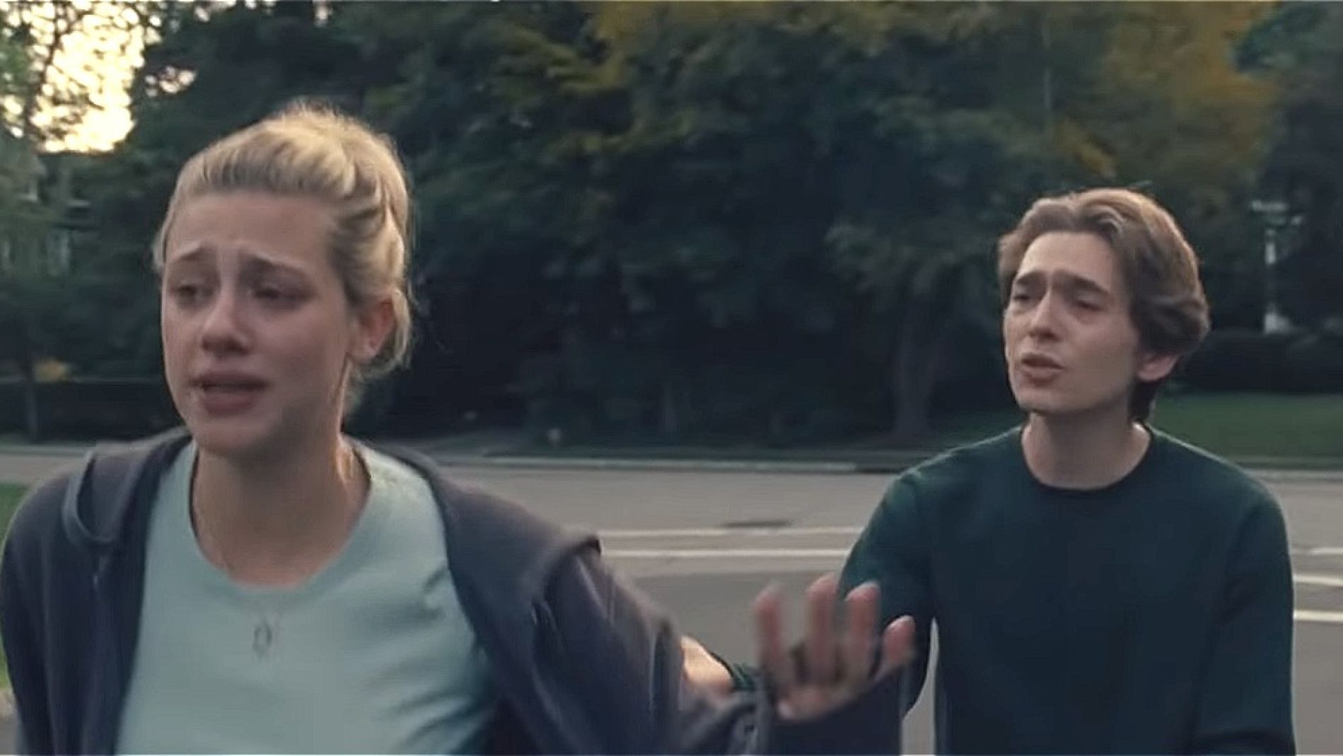 Lili Reinhart y Austin Abrams en 'Chemical Hearts'