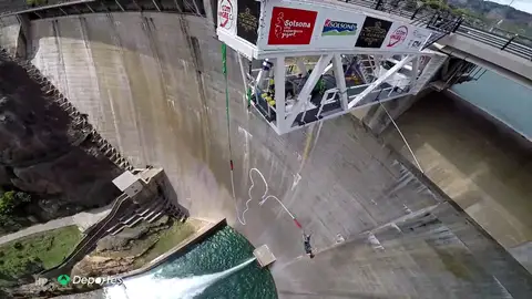 Así es el salto más alto de España, 122 metros de adrenalina en una presa de Lleida Así es el salto más alto de España, 122 metros de adrenalina en una presa de Lleida