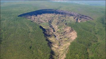 Los científicos alertan del rápido crecimiento de 'la puerta del infierno', el cráter de Siberia