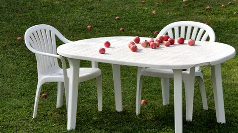 Sillas y mesas de plástico para terraza y jardín Sillas y mesas de plástico para terraza y jardín