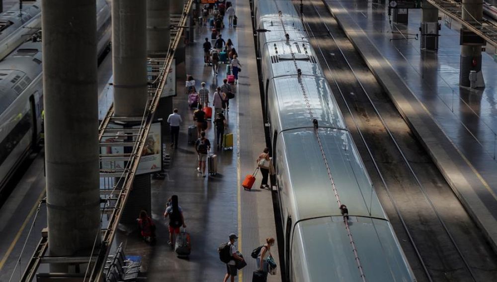 Los pasajeros que superen los 37,5 ºC de temperatura no podrán subir al tren en las estaciones de Atocha y Sants