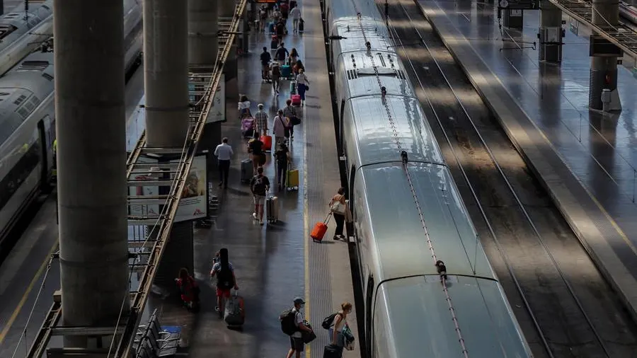Los pasajeros que superen los 37,5 &ordm;C de temperatura no podr&aacute;n subir al tren en las estaciones de Atocha y Sants