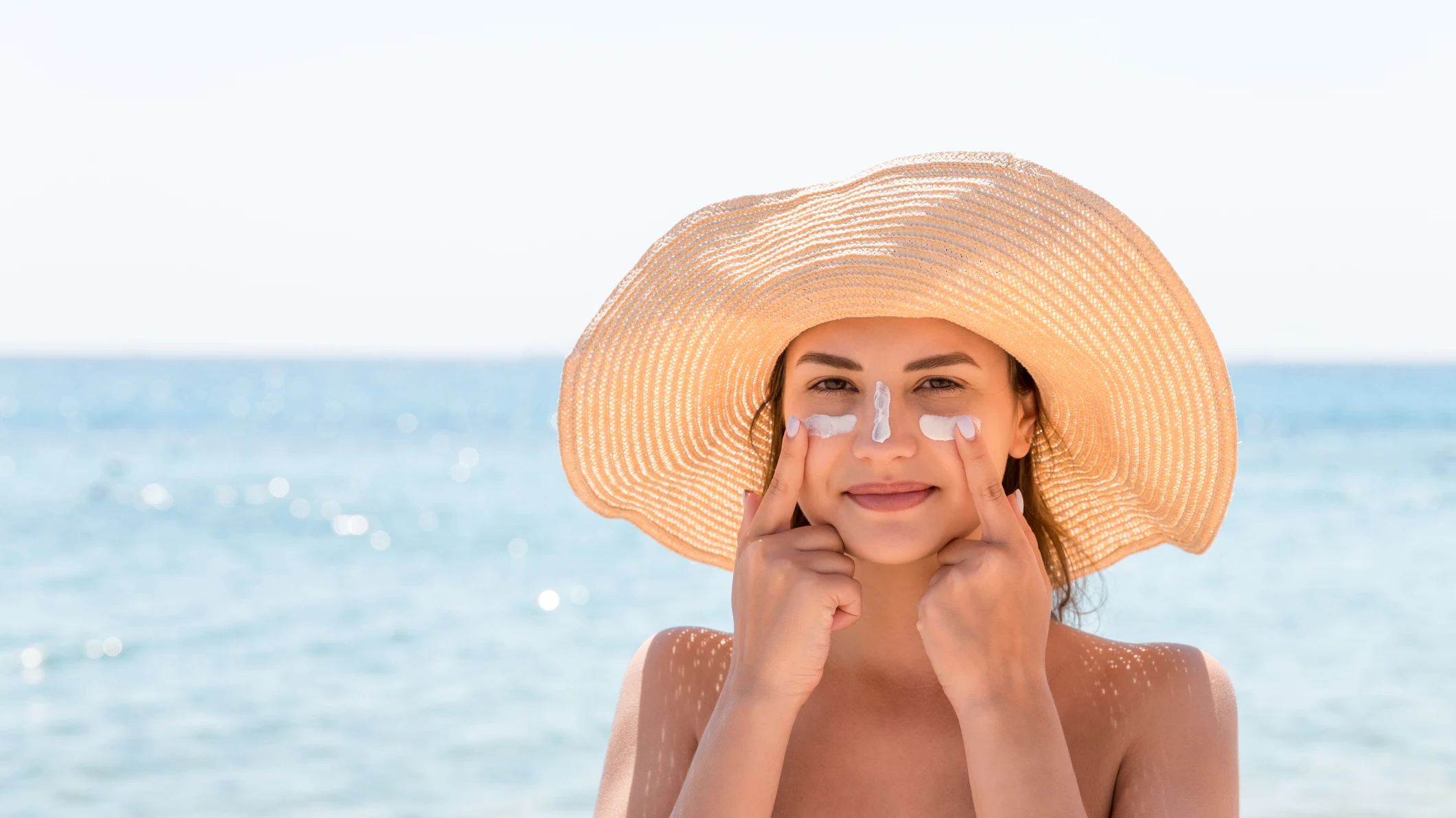 Es necesario echarse crema solar en la cara Es necesario echarse crema solar en la cara
