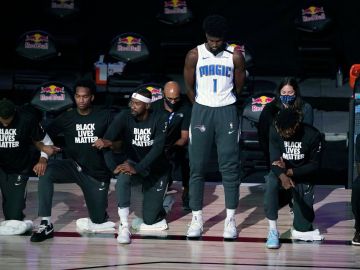 Jonathan Isaac, el primer jugador de la NBA que no se arrodilla contra el racismo durante el himno de EEUU