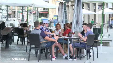 Castilla y León decreta un 'toque de queda' en el ocio nocturno a partir de las dos de la mañana Castilla y León decreta un 'toque de queda' en el ocio nocturno a partir de las dos de la mañana