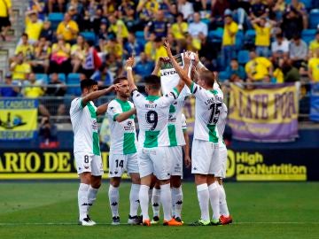 Los jugadores del Extremadura, durante un partido