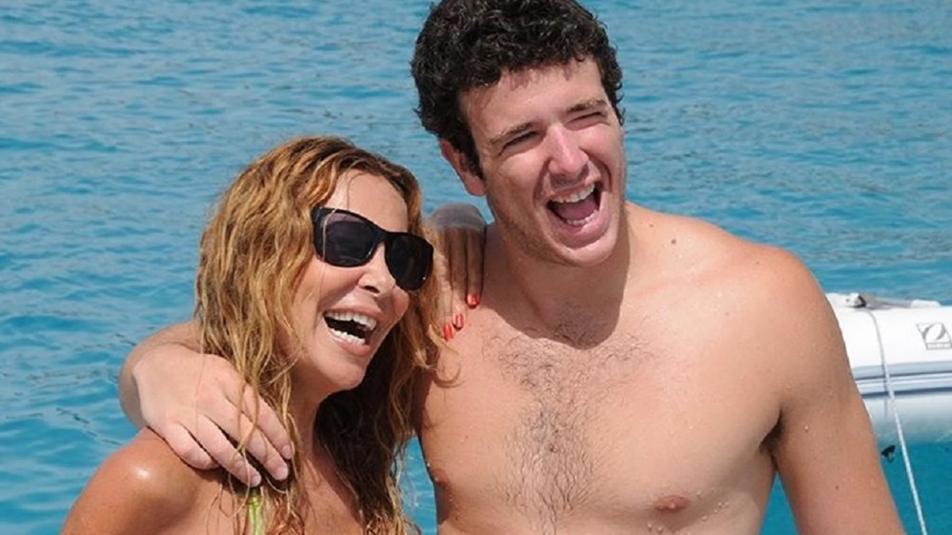Imagen de archivo de Ana Obregón con su hijo en Mallorca Imagen de archivo de Ana Obregón con su hijo en Mallorca