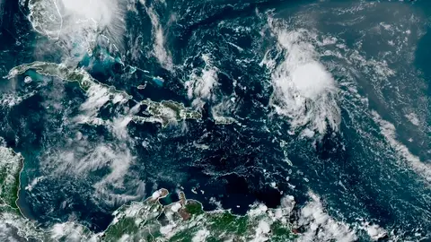 La tormenta tropical Isaías llega a Florida tras reducir su marcha La tormenta tropical Isaías llega a Florida tras reducir su marcha