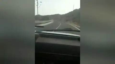 Pierden el control del coche y graban el accidente en vídeo: "Baja los porros, anda" Pierden el control del coche y graban el accidente en vídeo: "Baja los porros, anda"