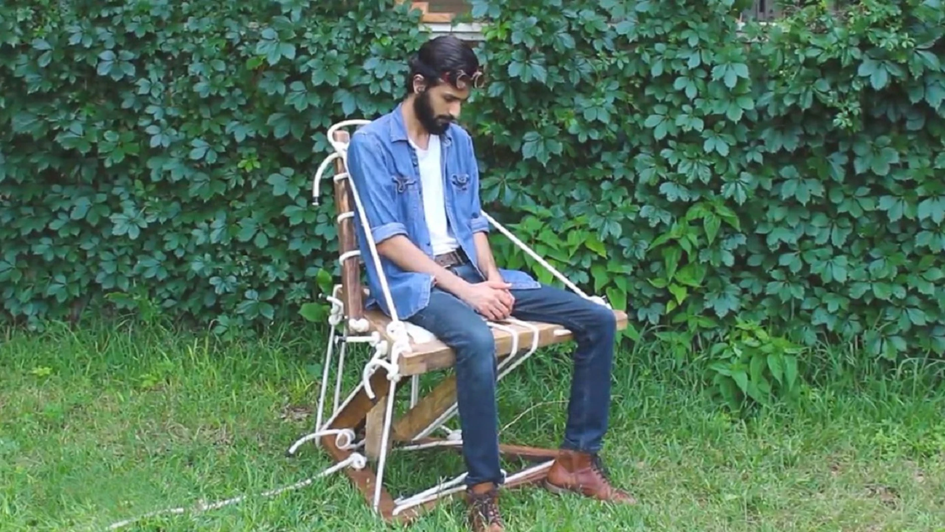 Un diseñador norteamericano crea una silla flotante que desafía a la gravedad Un diseñador norteamericano crea una silla flotante que desafía a la gravedad