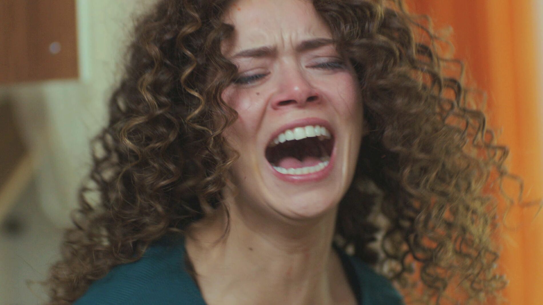 La col&eacute;rica y terrible reacci&oacute;n de Sirin al descubrir que Hatice ha ayudado a Bahar