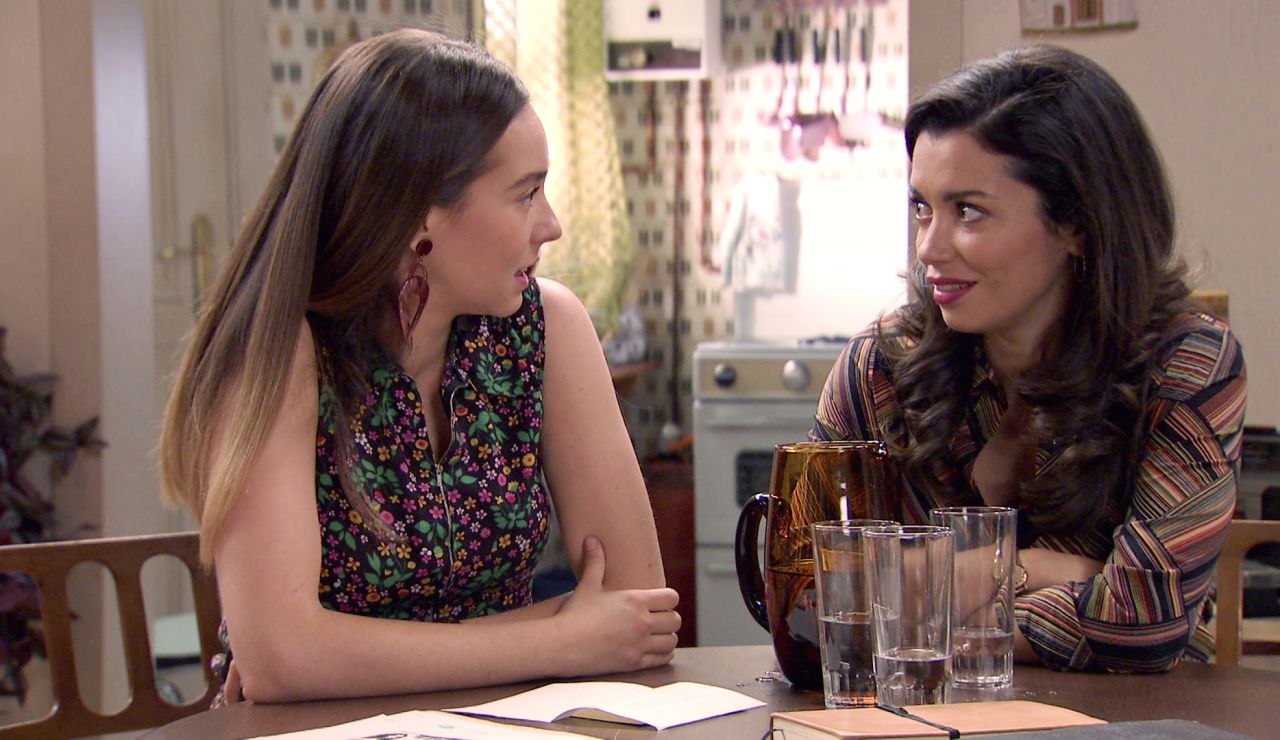 Luisita y Amelia, ante el dilema de traicionar a Isabel para conseguir la adopción de Teo Luisita y Amelia, ante el dilema de traicionar a Isabel para conseguir la adopción de Teo