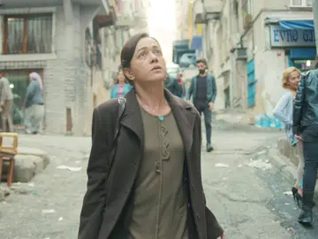 Hatice descubre la precaria situación en la que vive Bahar con sus hijos Hatice descubre la precaria situación en la que vive Bahar con sus hijos