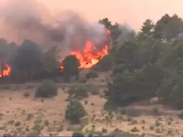 Desalojan varias casas de Povedilla y Cercones ante la cercanía del fuego iniciado en Robledo de Chavela Desalojan varias casas de Povedilla y Cercones ante la cercanía del fuego iniciado en Robledo de Chavela