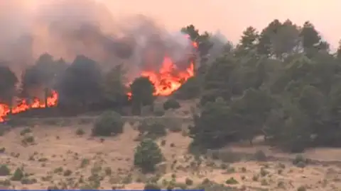 Desalojan varias casas de Povedilla y Cercones ante la cercanía del fuego iniciado en Robledo de Chavela Desalojan varias casas de Povedilla y Cercones ante la cercanía del fuego iniciado en Robledo de Chavela
