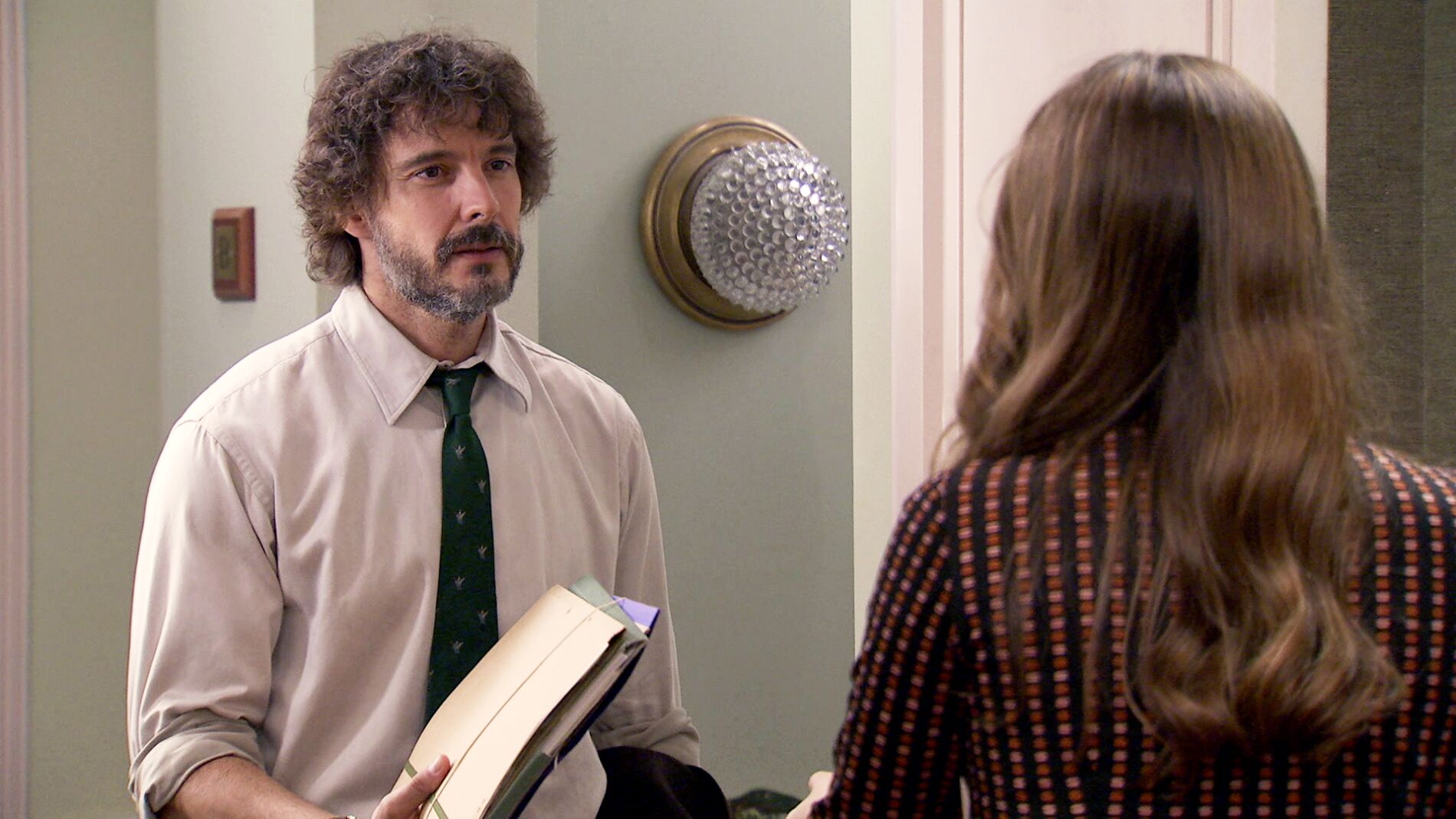 Guillermo no para de pensar en Lourdes pero a&uacute;n le ata el compromiso con Cristina.