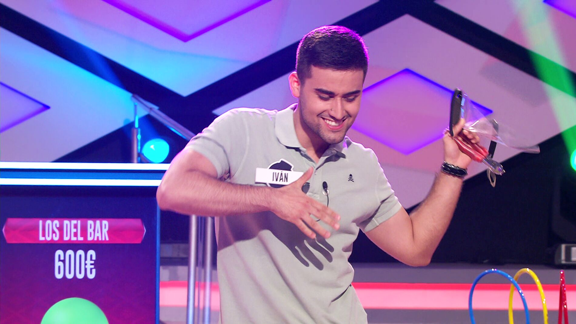 ¡Ver para creer! Iván, de 'Los del bar', convierte el plató de '¡Boom!' en una pista de baile