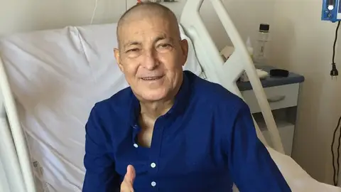 Eduardo Chozas es dado de alta 44 días después de recibir un trasplante de médula Eduardo Chozas es dado de alta 44 días después de recibir un trasplante de médula