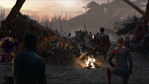 Vengadores se arrodillan ante Iron Man
