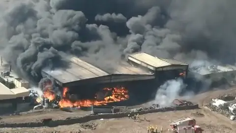 Declaran la situación de emergencia en El Hierro por un incendio y confinan a la población afectada Declaran la situación de emergencia en El Hierro por un incendio y confinan a la población afectada