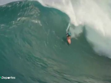 Eli Olson y Paige Alms, así surfearon los 'reyes del surf' las olas más grandes del mundo