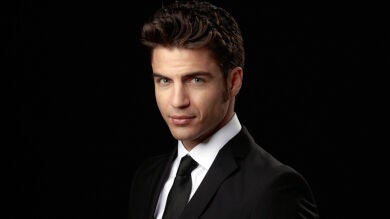Maxi Iglesias se incorpora a ‘La cocinera de Castamar’, la nueva serie de Antena 3