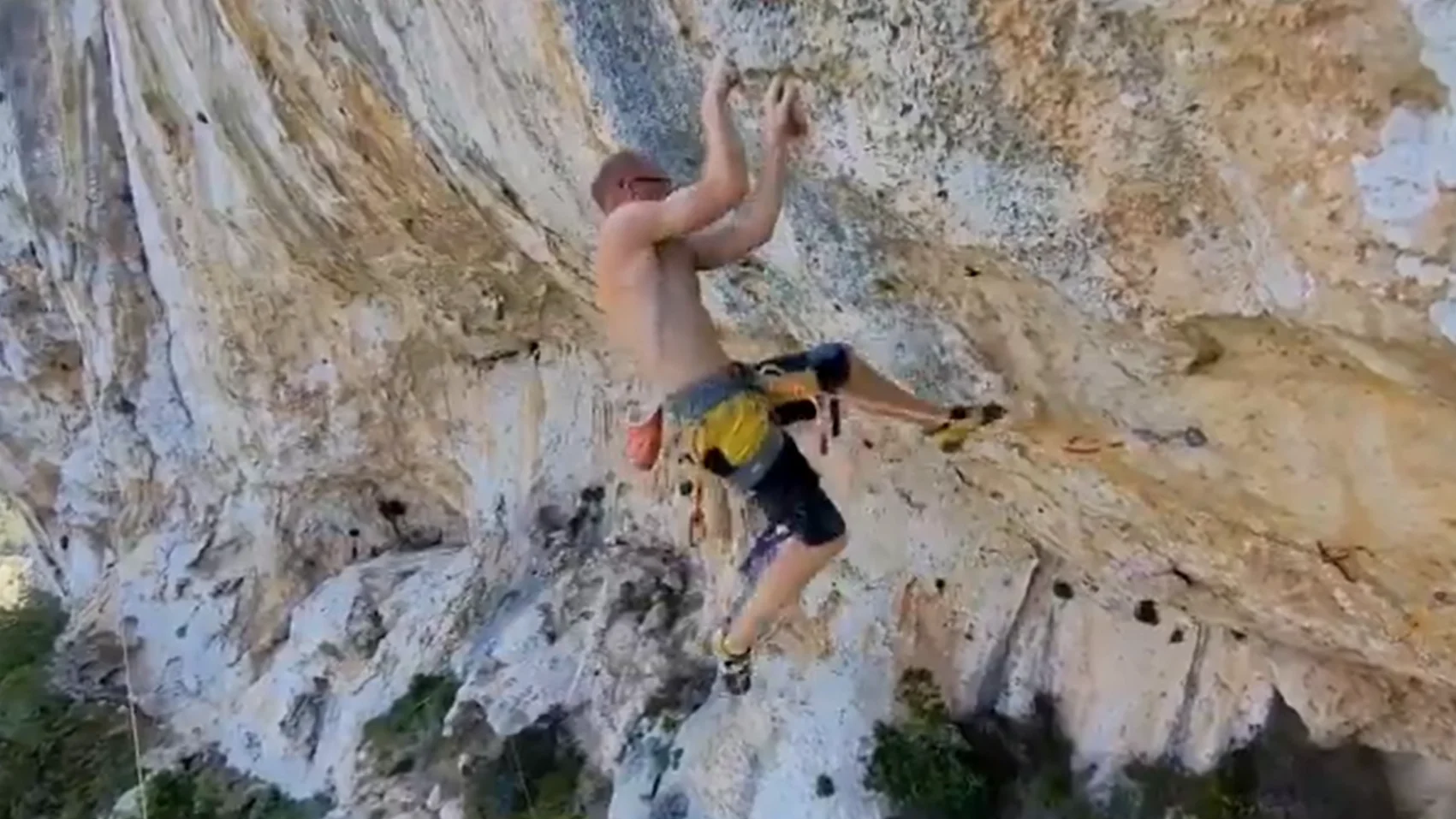 Las falanges de acero de los hermanos Iker y Eneko Pou en las rocas verticales de Mallorca