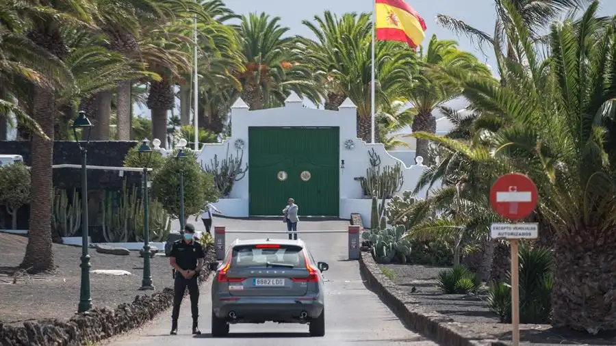 Pedro Sánchez viaja a Lanzarote para pasar unos días de vacaciones junto a su familia Pedro Sánchez viaja a Lanzarote para pasar unos días de vacaciones junto a su familia