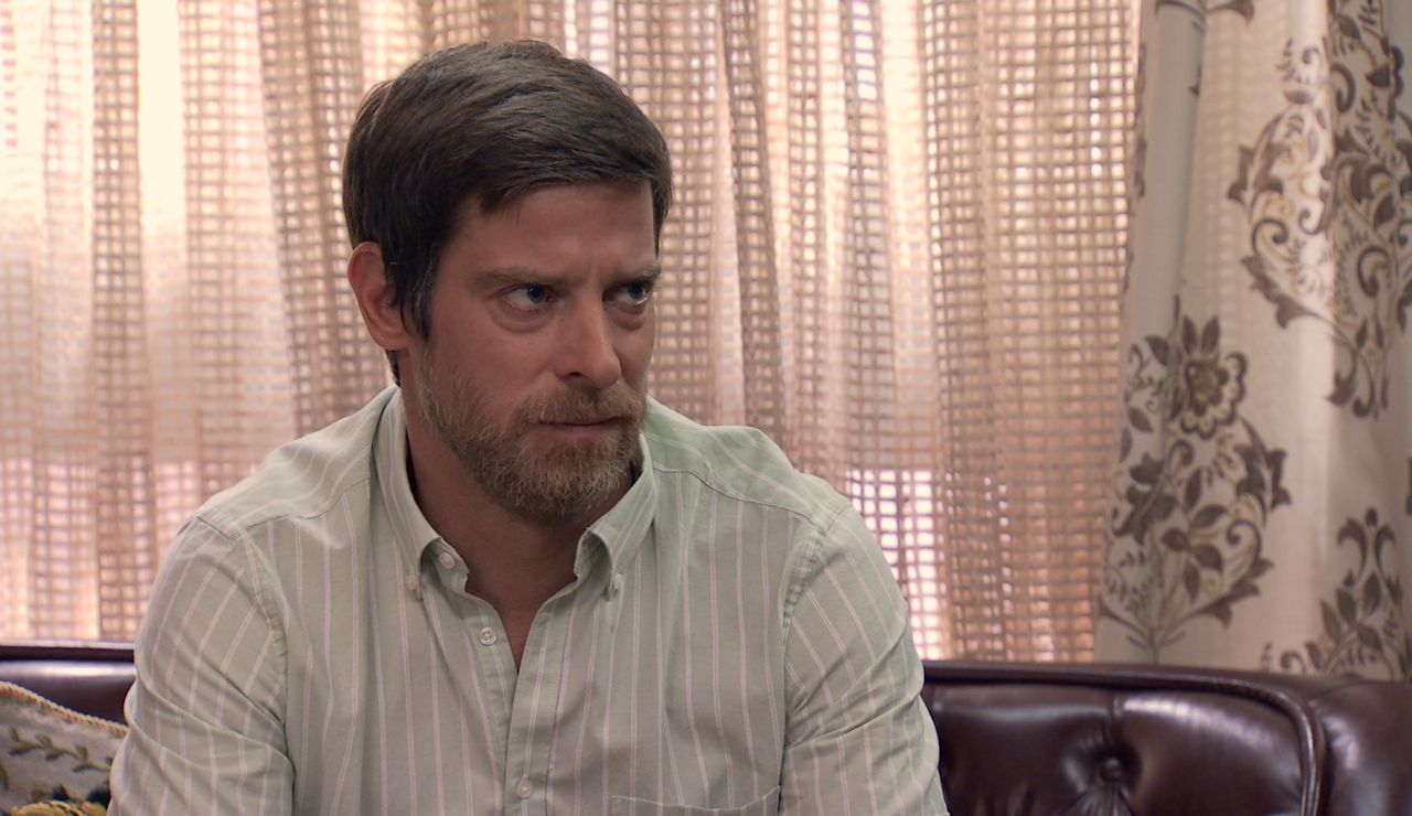 Marcelino explica un episodio muy personal de su vida que hace que Manolín recapacite y guarde consigo el recuerdo de Estrella Marcelino explica un episodio muy personal de su vida que hace que Manolín recapacite y guarde consigo el recuerdo de Estrella