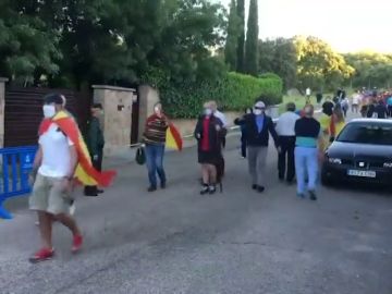 Vecinos de Galapagar se querellan contra Pablo Iglesias por "acoso" durante las protestas frente a su casa