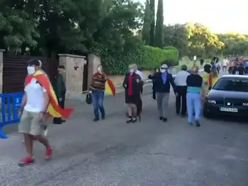 Vecinos de Galapagar se querellan contra Pablo Iglesias por "acoso" durante las protestas frente a su casa Vecinos de Galapagar se querellan contra Pablo Iglesias por "acoso" durante las protestas frente a su casa