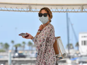 Gloria Camila visita un barco junto a su padre Ortega Cano, su hermano pequeño y su novio Gloria Camila visita un barco junto a su padre Ortega Cano, su hermano pequeño y su novio