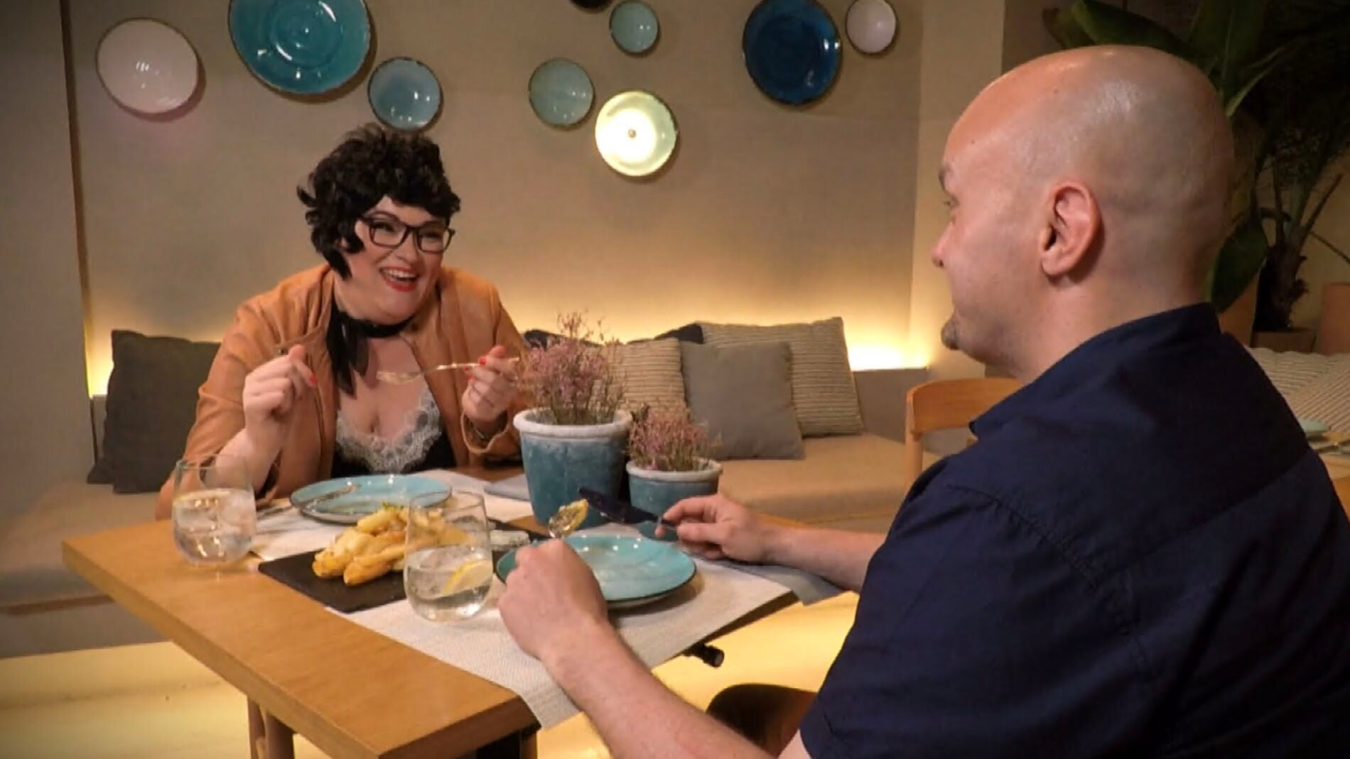 Despu&eacute;s de la primera cita, Indira ha dado un cambio de look. &iquest;Le gustar&aacute; al siguiente pretendiente?