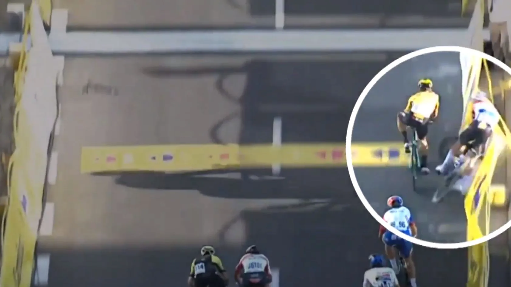 Jakobsen, ciclista del equipo Quick-Step, en coma inducido tras una terrible ca&iacute;da en el Tour de Polonia