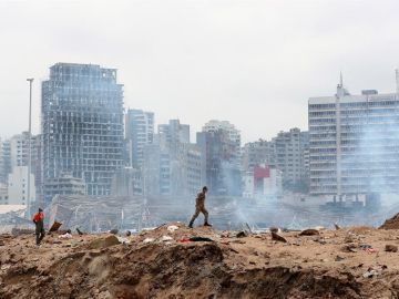 Rabia en las calles de Beirut por la violenta explosión: "Hemos retrocedido 100 años"