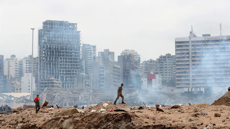 Rabia en las calles de Beirut por la violenta explosión: "Hemos retrocedido 100 años" Rabia en las calles de Beirut por la violenta explosión: "Hemos retrocedido 100 años"