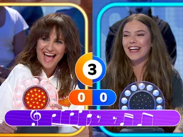 María Isabel y Melani Olivares demuestran su divertido nivel de inglés en ‘La Pista’ María Isabel y Melani Olivares demuestran su divertido nivel de inglés en ‘La Pista’