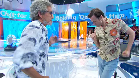 ¡Qué arte! Edu Soto y David Fernández sorprenden con un baile improvisado en ‘Pasapalabra’ Mejores momentos | 6 de agosto de 2020