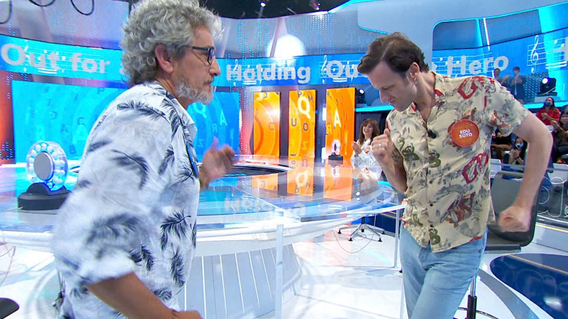 ¡Qué arte! Edu Soto y David Fernández sorprenden con un baile improvisado en ‘Pasapalabra’