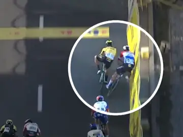 El vídeo que revela la "criminal" maniobra de Groenewegen que ha dejado en coma a Jakobsen El vídeo que revela la "criminal" maniobra de Groenewegen que ha dejado en coma a Jakobsen