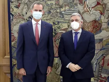 Primera imagen del rey Felipe VI tras la marcha de Don Juan Carlos Primera imagen del rey Felipe VI tras la marcha de Don Juan Carlos