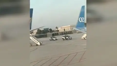 Un vuelo Las Palmas-Madrid aterriza de emergencia en Málaga al negarse un pasajero a ponerse la mascarilla Un vuelo Las Palmas-Madrid aterriza de emergencia en Málaga al negarse un pasajero a ponerse la mascarilla