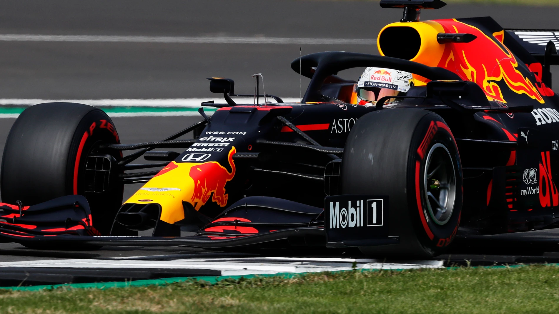 Verstappen sorprende a los Mercedes y gana en el GP 70 aniversario de la Fórmula 1 Verstappen sorprende a los Mercedes y gana en el GP 70 aniversario de la Fórmula 1
