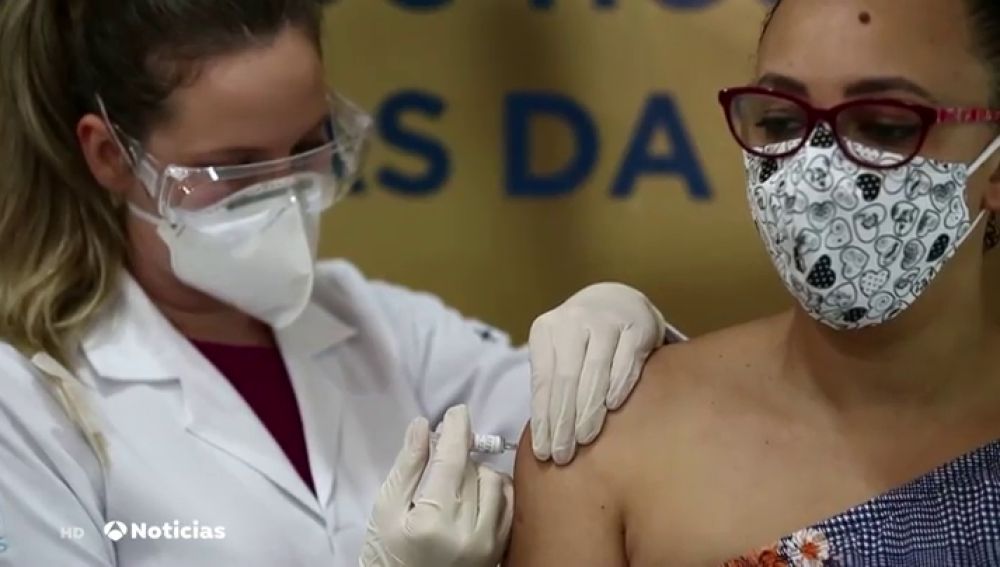 La vacuna de Oxford contra el coronavirus ya se prueba a gran escala en el sur de Brasil 